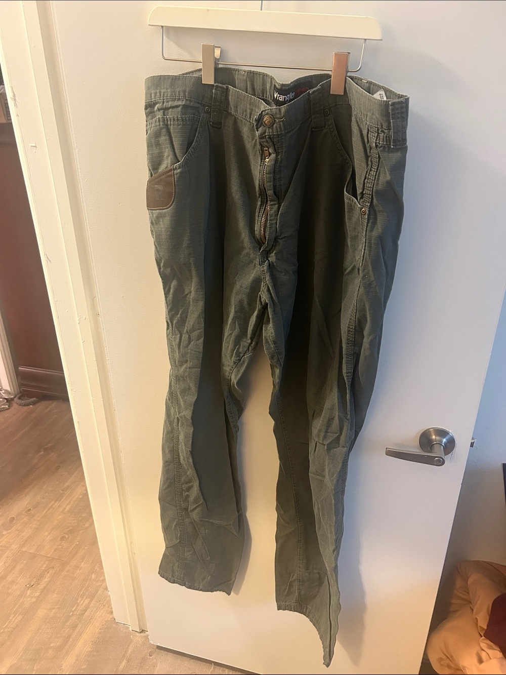 Wrangler Men's workware Dark Olive Cargo Pants